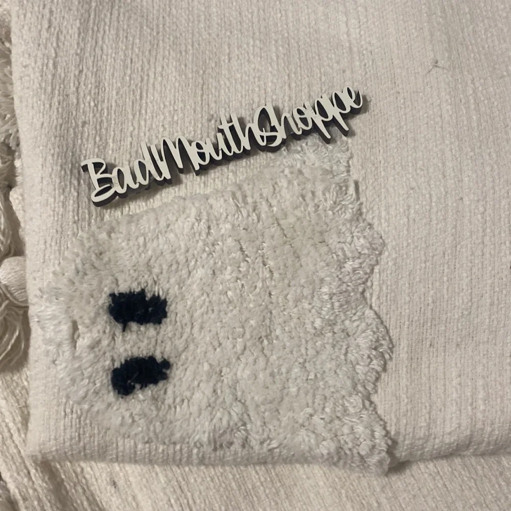 *Rare White on White Ghost Viral Halloween Throw Blanket